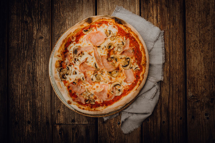 Pizza Prosciutto e Funghi - Pizzeria Freudenstadt